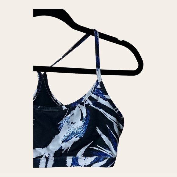 1166. Fabletics ELLIE SPORTS BRA HAWAIIAN TROPICAL PRINT BLUE/WHITE/BLACK - Picture 2 of 7
